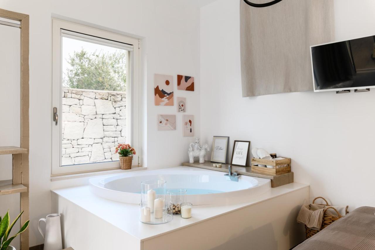 Mandorlocarrubo'S Suite Ostuni Ngoại thất bức ảnh