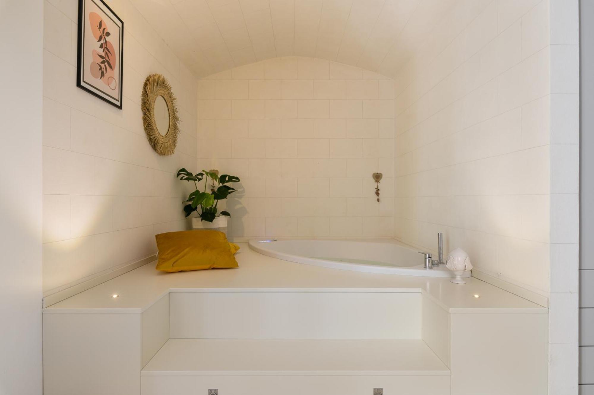 Mandorlocarrubo'S Suite Ostuni Ngoại thất bức ảnh