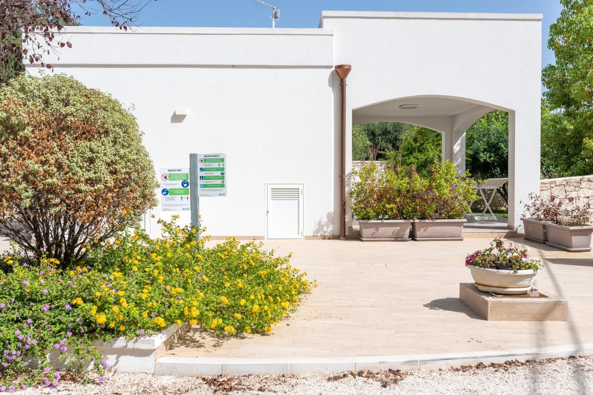Mandorlocarrubo'S Suite Ostuni Ngoại thất bức ảnh
